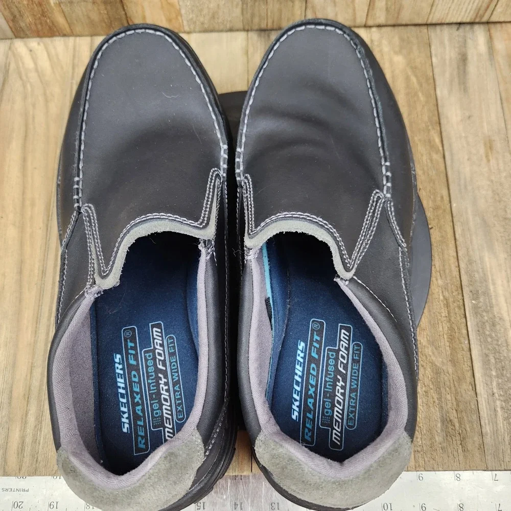 Skechers Relaxed Fit Leather Slip On Loafers Mens size 10.5 Wide Black 64502EW